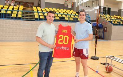 Paula Ginzo jugadora olímpica de baloncesto entrena en el pabellón Pau Gasol de l’Alfas del Pi