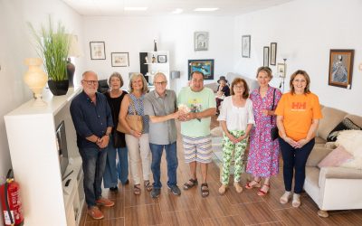 Giving4Giving dona 1.000 euros al Voluntariado Social de l’Alfàs y abre nueva tienda en la avenida Europa