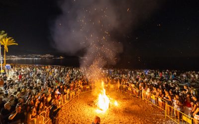 Celebración multitudinaria de la Noche de San Juan en la playa Racó de l’Albir