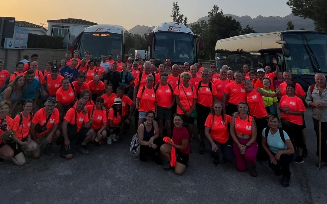 Más de 150  senderistas han participado en la  XVI Caminata Nocturna de Guadalest hasta las playas de Altea