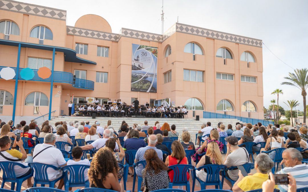 La lira ofrece un concierto extraordinario al aire libre como colofón al Festival de Cine de l’Alfàs